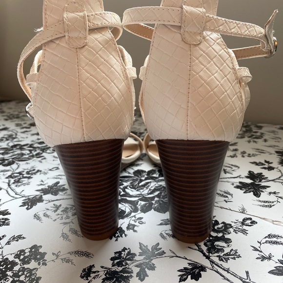 Kelly&Katie wedge - Picture 8 of 8